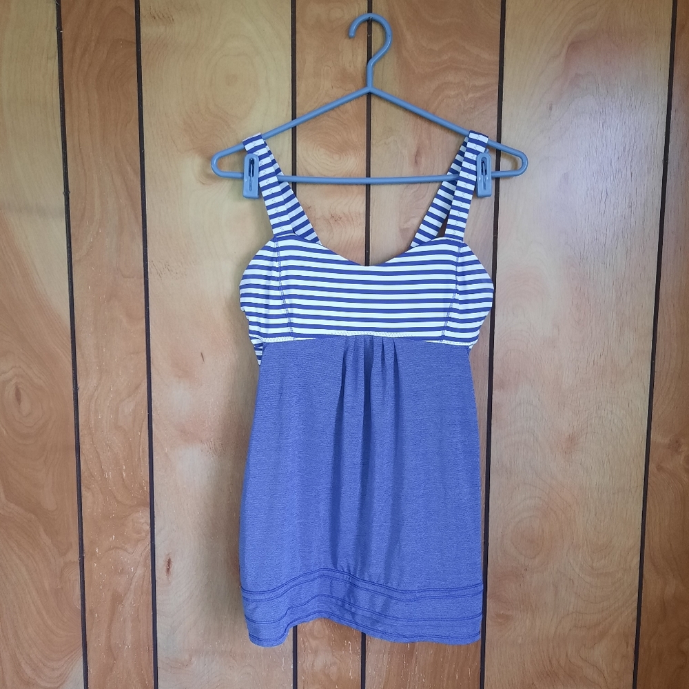 LULULEMON tank with built in bra, like new
